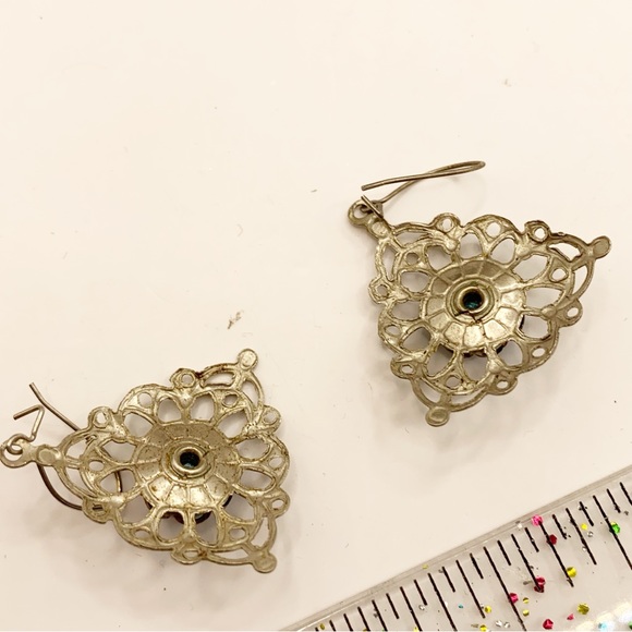 Vintage faux turquoise cabochon open work silver tone triangular earrings - Picture 4 of 8